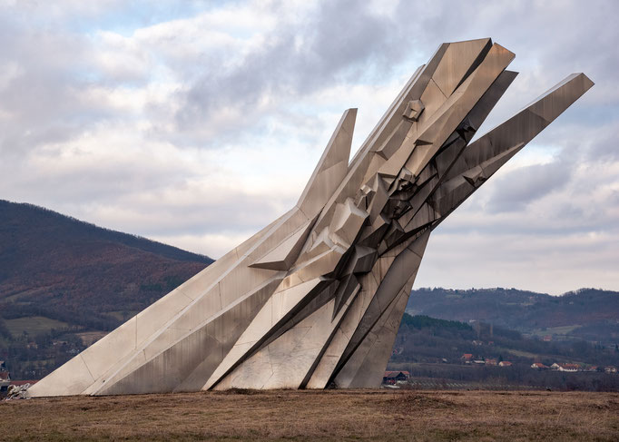 Ostra Spomenik - Monument to Courage