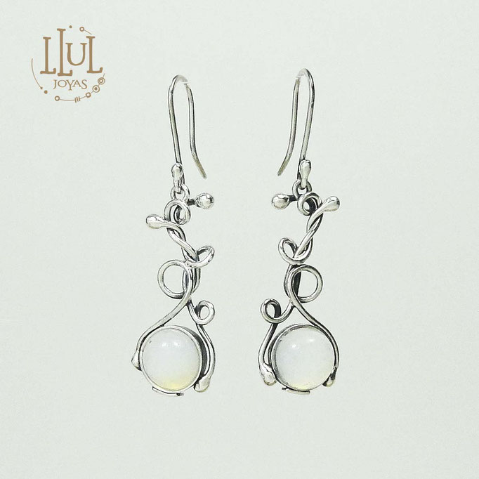 Aretes de ramas en plata 950 con perla.