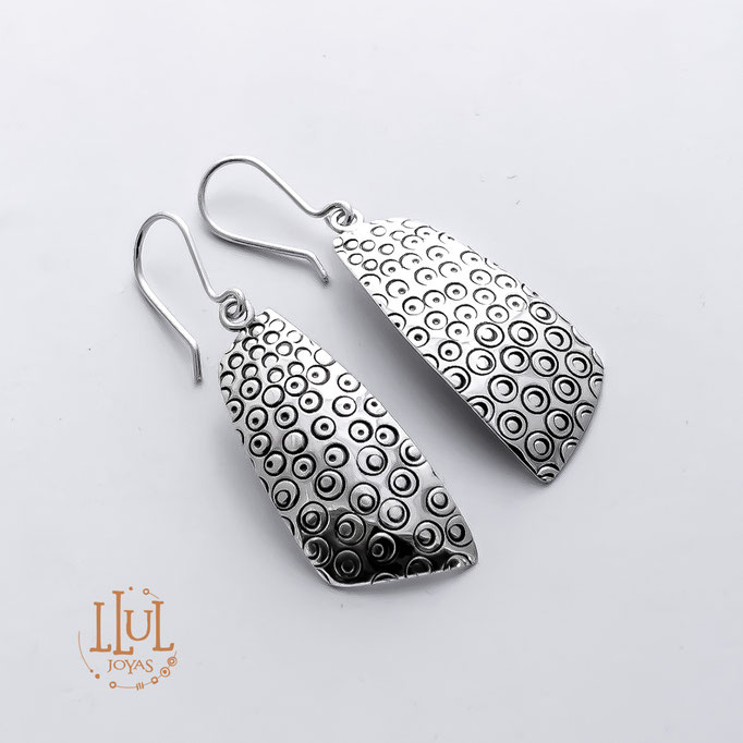 Aretes grabados a mano en plata 950.