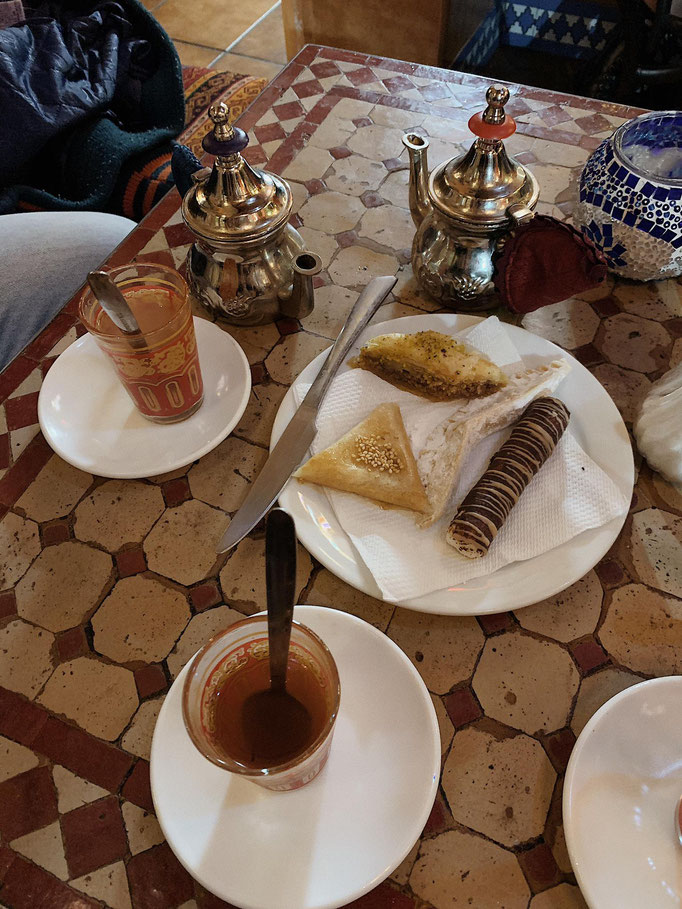 Marokkanischer Tee und Desserts