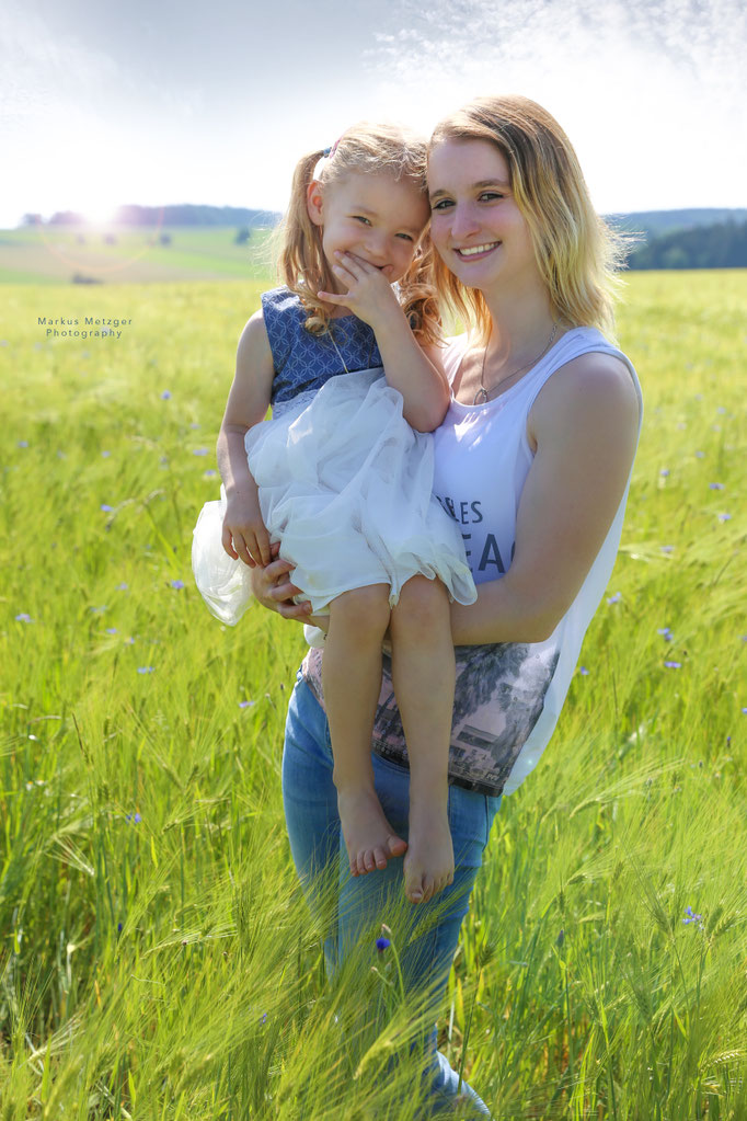 Naturbild und Familienfotos, mit Kind, Outdoor im Rems-Murr-Kreis, von Fotograf Markus Metzger Photography, Welzheim, frauen foto, https://www.markus1.de
