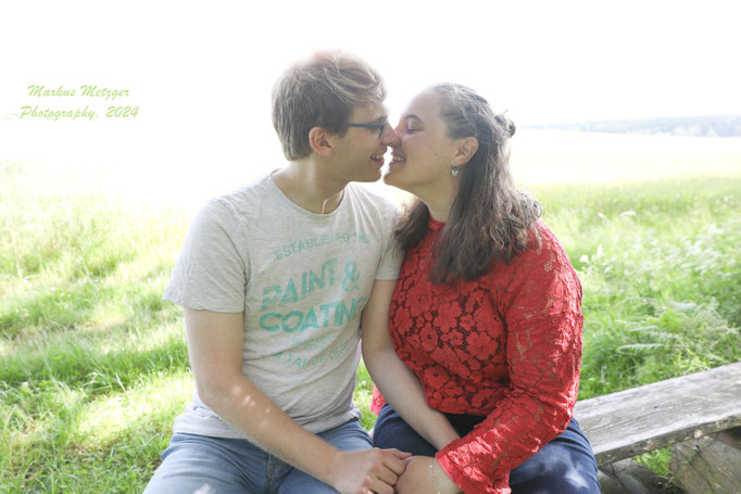 Paar in der Natur, Verlobung, https://www.markus1.de, markus, metzger, fotograf, rems murr kreis, hochzeit, hochzeitsfotograf, welzheim, waiblingen, aalen, alfdorf, fotos, natur