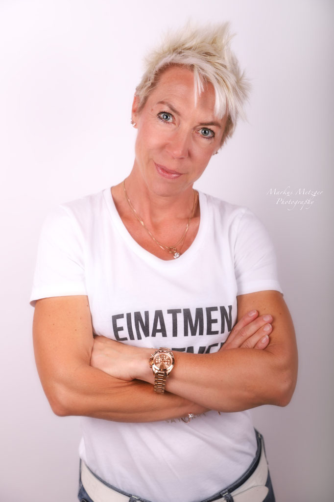 Beauty- Studio Shooting im Rems-Murr-Kreis und Ostalbkreis, hier stylische Frau im Studio, Fotografie von Fotograf Markus Metzger, Alfdorf, https://www.markus1.de