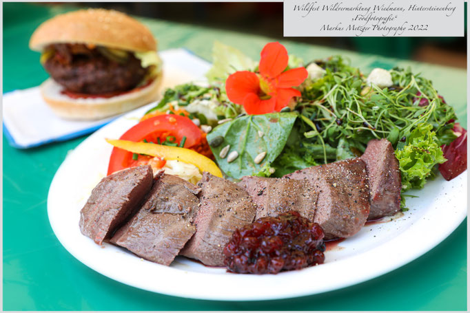 Foodfotografie: hier zu sehen Reh - Rehrücken an Preiselbeeren und Sommersalat, Essen am Fest, Fotografiert in Alfdorf, Markus Metzger Fotograf, Rems-Murr-Kreis, https://www.markus1.de