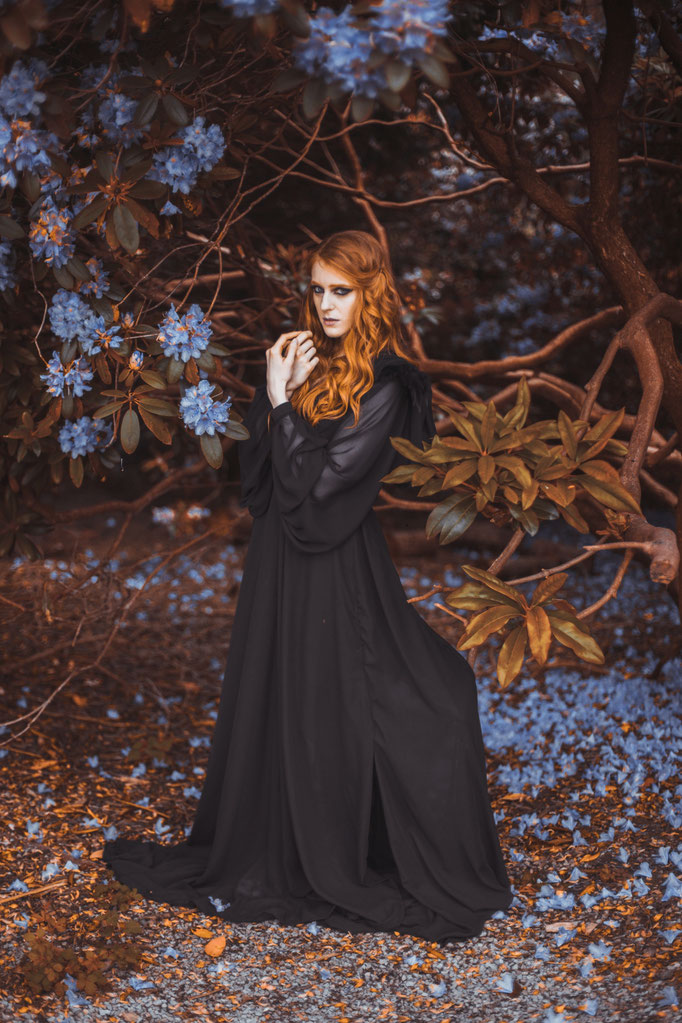 Fotoshooting schwarzes kleid Herbst Vorgebirgspark Wuppertal