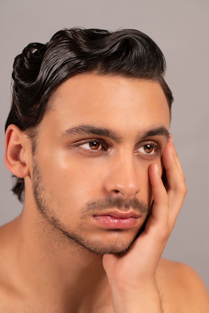 Male Model mit Styling im Studio