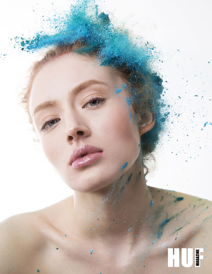 dezentes Fotomakeup mit blauem Puder 