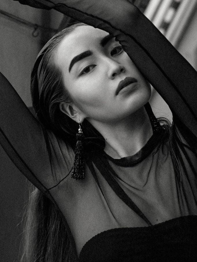 editorial portrait mit designeroutfit