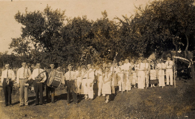 1937