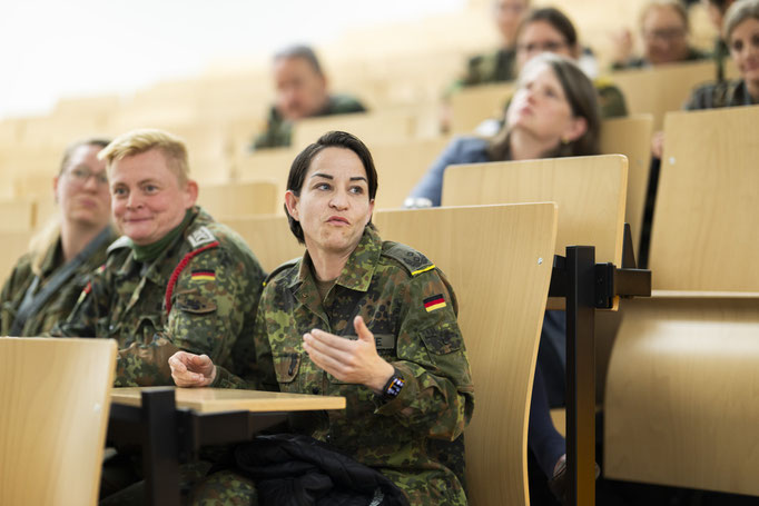meetbw das Netzwerk der Frauen der Bundeswehr für die Frauen der Bundeswehr fotografiert demipress