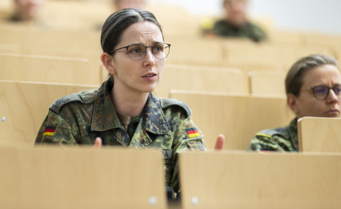 meetbw das Netzwerk der Frauen der Bundeswehr für die Frauen der Bundeswehr fotografiert demipress
