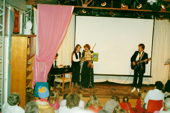 1988 ; (L-R ) Paul Wyld, Raine Eastman-Gannett, Lorraine Brown & George.  Photo taken by Anthony Zois.