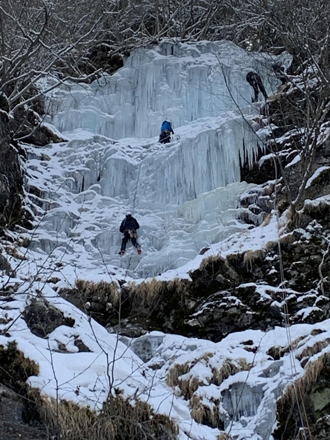 Bergführer Eisklettern Eiskletterkurs Eiskletterführung