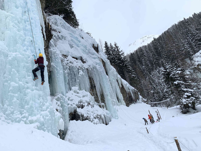 Bergführer Eisklettern Eiskletterkurs Eiskletterführung