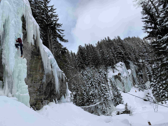 Bergführer Eisklettern Eiskletterkurs Eiskletterführung