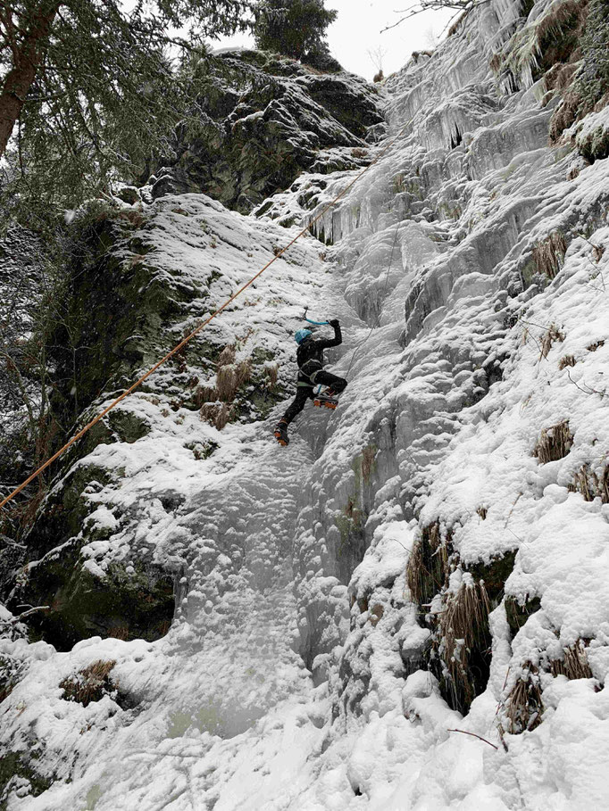 Bergführer Eisklettern Eiskletterkurs Eiskletterführung