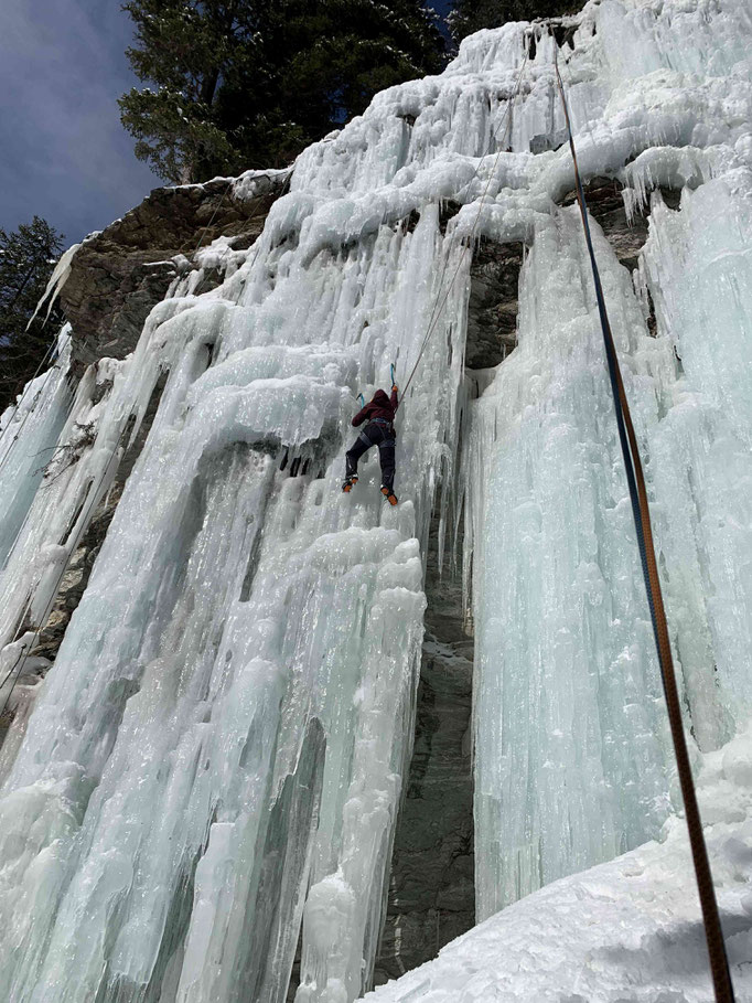 Bergführer Eisklettern Eiskletterkurs Eiskletterführung