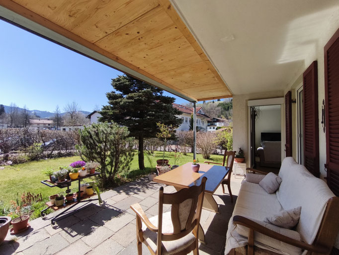 South-facing terrace with views of the Nagelfluh mountain range.