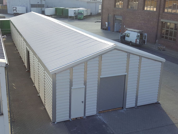Leichtbauhalle mit Trapezblechen von oben