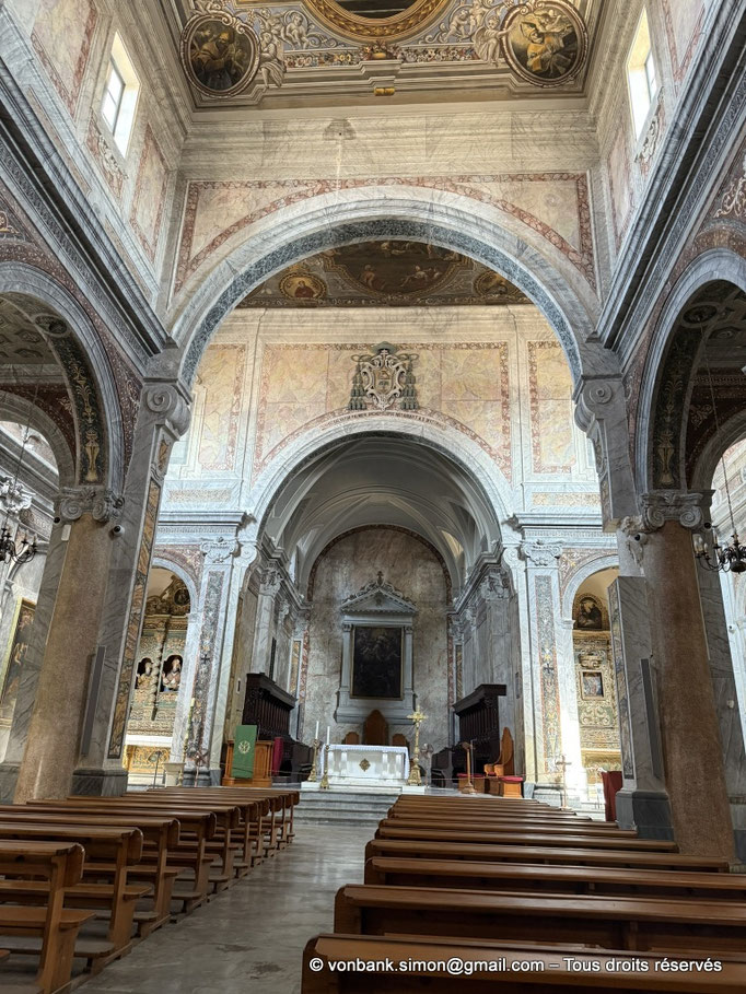 Ostuni - Duomo : Nef puis croisée du transept puis chœur