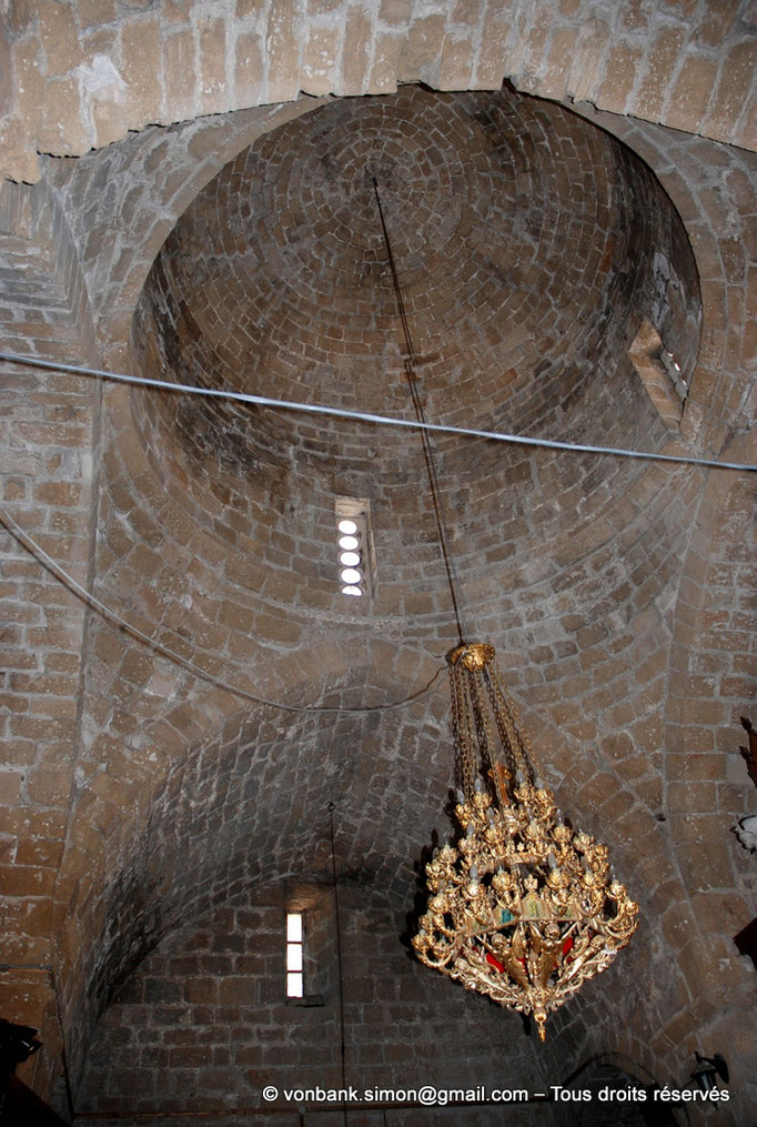 [NU900-2012-092] Paphos (Nea Paphos) : Intérieur de l'Église Agia Kyriaki Chrysopolitissa - Lustre sous la coupole
