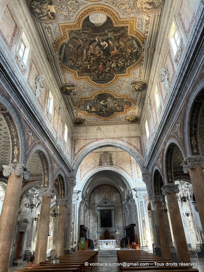 Ostuni - Duomo : Nef puis chœur - Plafond de la nef (XVIII°)
