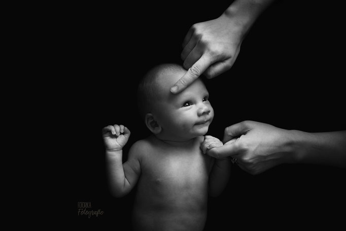 Neugeborenenfoto, Babyfoto, schlicht, hell, natürlich, Babyfotografhamburg, Babyfotografrosengarten, Neugeborenenshooting, Babyshooting, Newborn