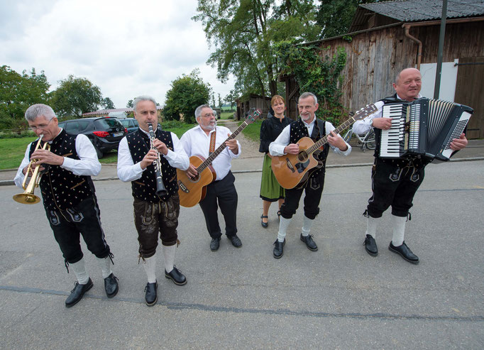 Musikalische Begleitung zur Kirche