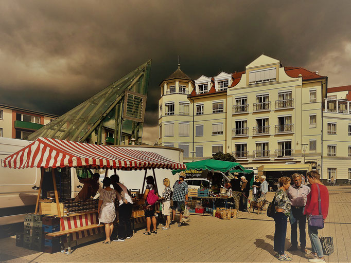 Markt auf dem Épinayplatz