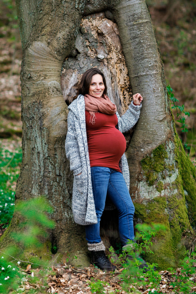 Schwangerschaftsshooting in Neubrandenburg mit Jenny, Christopher & Carl| Wald| Baum| Natur| Lächeln| schwanger| Familie| Greifswald| Hendrikje Richert Fotografie