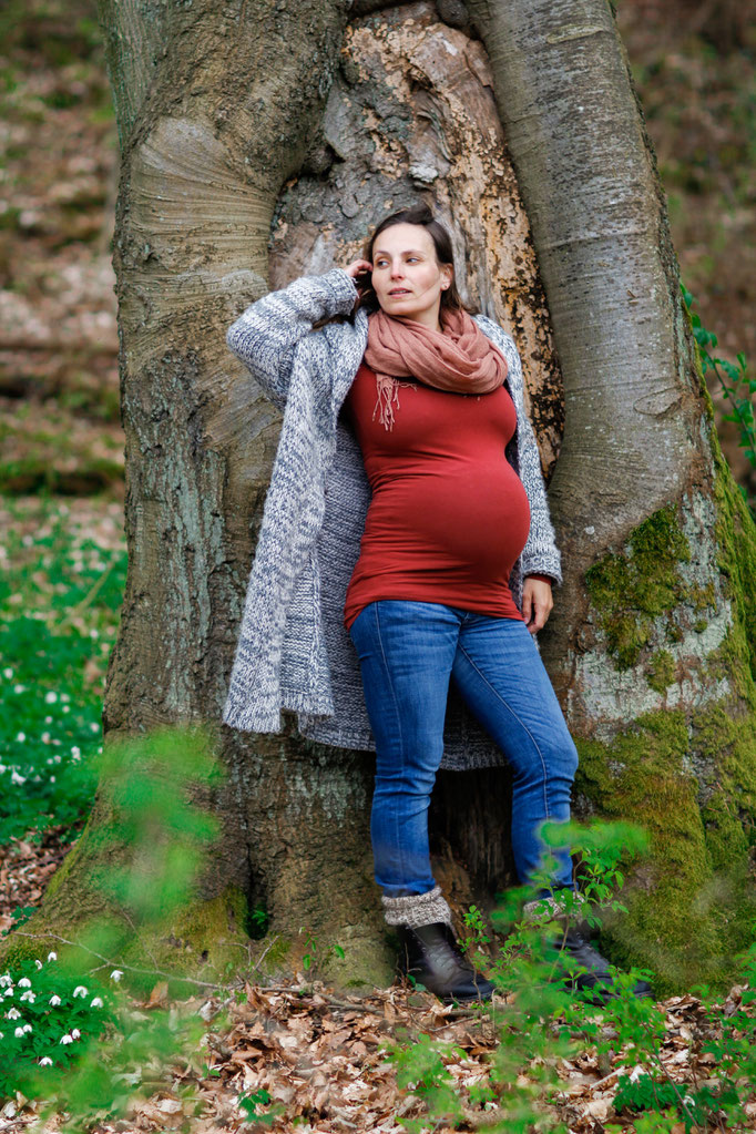 Schwangerschaftsshooting in Neubrandenburg mit Jenny, Christopher & Carl| Wald| Baum| Natur| Lächeln| schwanger| Familie| Greifswald| Hendrikje Richert Fotografie