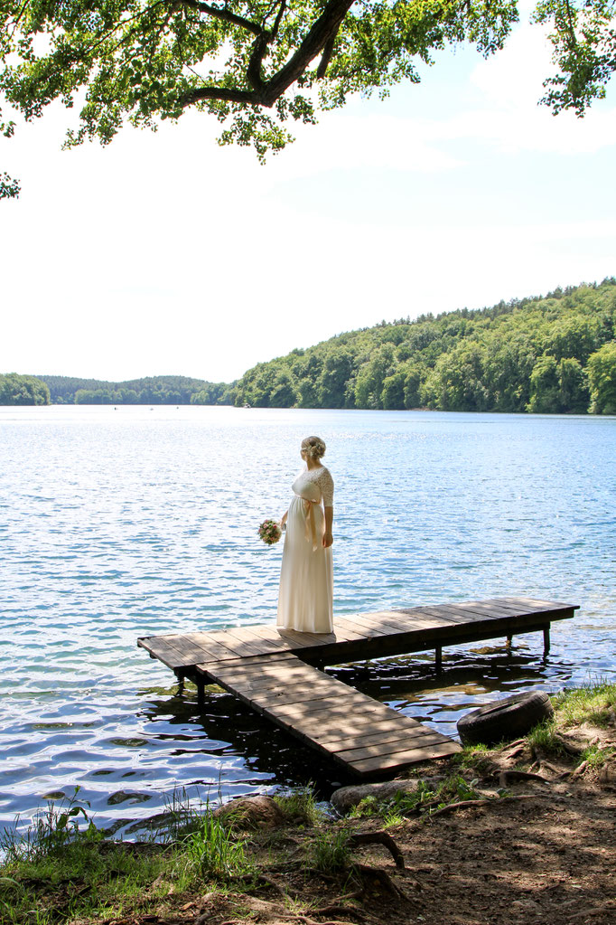 Die Hochzeit von Caro und Marcel auf dem Trausteg in Feldberg| Trauung| Wedding| Braut| Bräutigam| Fliege| Blumen| Lächeln| Mecklenburg- Vorpommern| Neubrandenburg| Greifswald| Hendrikje Richert Fotografie 