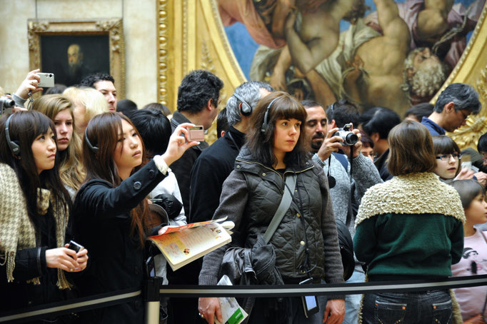 Vor der Mona Lisa im Louvre