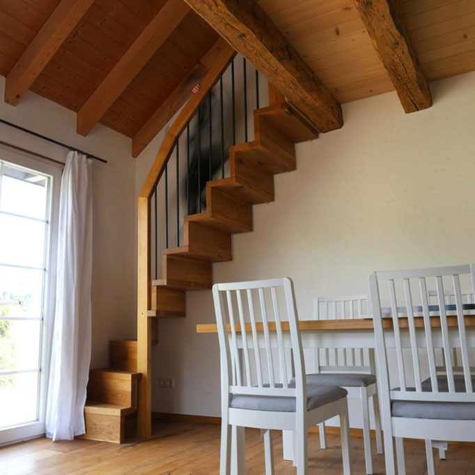 Galerie mit Eichetreppe und Altholzbalken Bernau_1