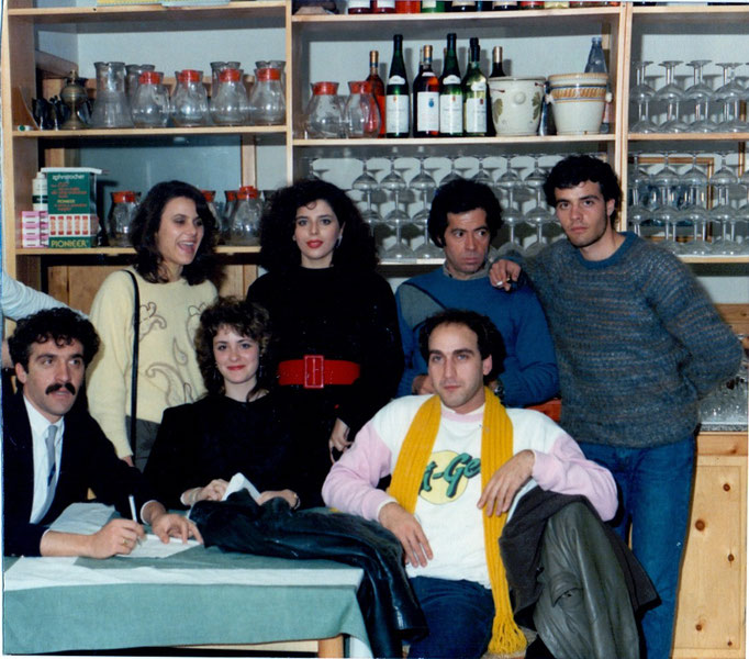 Gruppo Radio Gaudium: da sinistra seduti Giacomo "mister magic"Aurora Ferramosca,Gianni Baglivo, in piedi da sinistra: Diana,  Lara Perrone, Gino tecnico, Biagio.