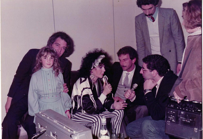Festival Salvese 10 marzo 1984, intervista a Fiordaliso. Vito Vergine e Donato Pecoraro per Radio Gaudium, Mariolina Dell'Abate per Radio Uno Tricase Osvaldo Busti Radio Vier. 