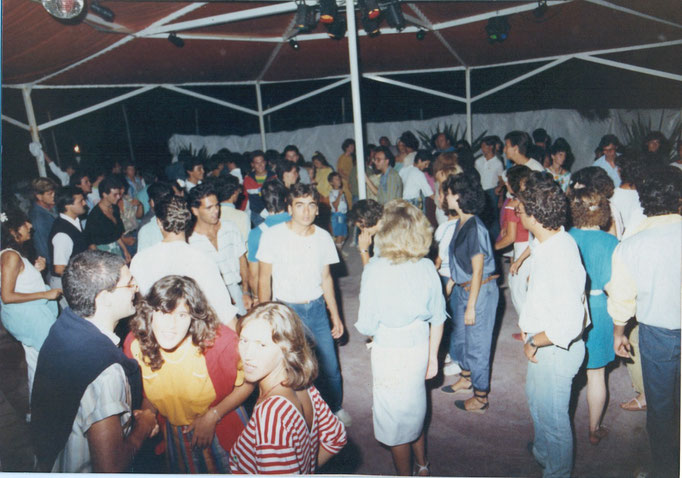 Festa organizzata da Radio Gaudium alla Discoteca "Il Vascello" è il 1984, un successo inaspettato perchè organizzata in pochi giorni, il tema era: "L'estate sta finendo" sulle note del successo dei Righeira.