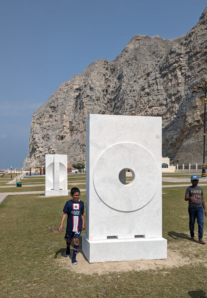 collect a lot of smiles 2024<br />Width 135cm, depth 77cm, height 250cm, <br />×2blocks distance 15M<br />2nd Musandam International Environmental Sculpture Forum 2024”<br />Beach Park Hil Oman
