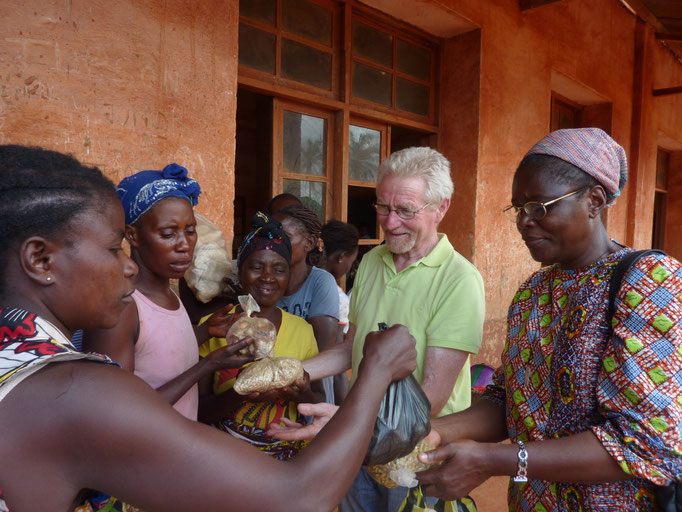 Sr. Marie-Thérèse und Dr. Josef Steininger zu Besuch in Vunda 2014