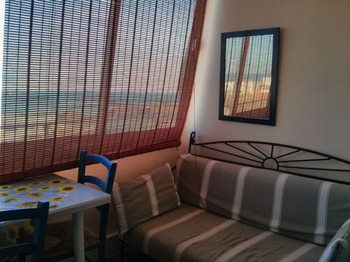 UN PETIT REPOS SUR LA TERRASSE