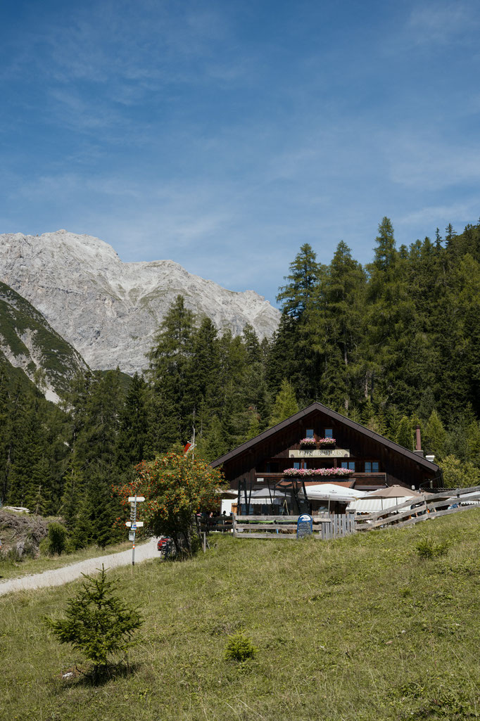 DAS1494 • Ferien im Baudenkmal | Apartmenthaus am Mieminger Plateau in Tirol • Member of Mountain Hideaways ©MarikaUnterladstätter