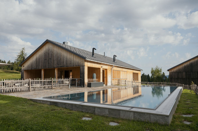 FUCHSEGG ECO LODGE A boutique retreat in Austria’s Bregenzerwald – where nature, community and stillness meet • Member of Mountain Hideaways • ©MarikaUnterladstätter _fullwidth-gallery-splash