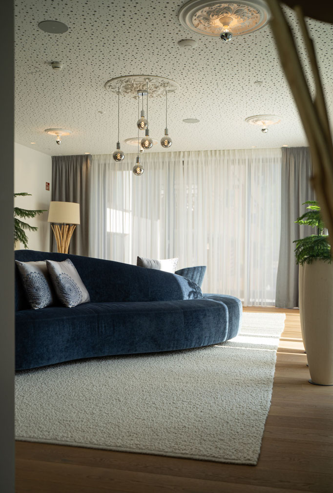 A cosy lounge area in the wellness centre of the Hochkönigin Wellness Hotel in Maria Alm, Salzburg