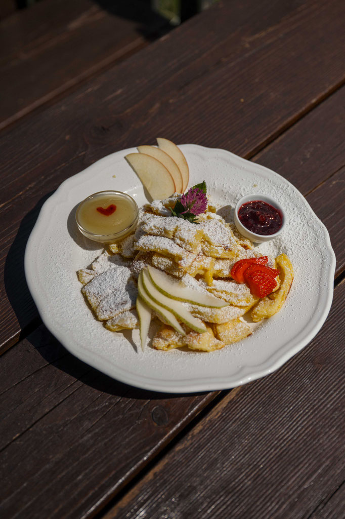 liebevoll zubereiteter Kaiserschmarrn in der Berger Alm in Antholzertal