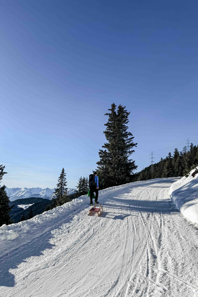 die schönsten Naturrodelbahnen in Tirol: MARLSTEIN - Ötztal  #rodeln #winterwandern #tirol #alpen #stubaieralpen #ötztal #mountainhideaways  