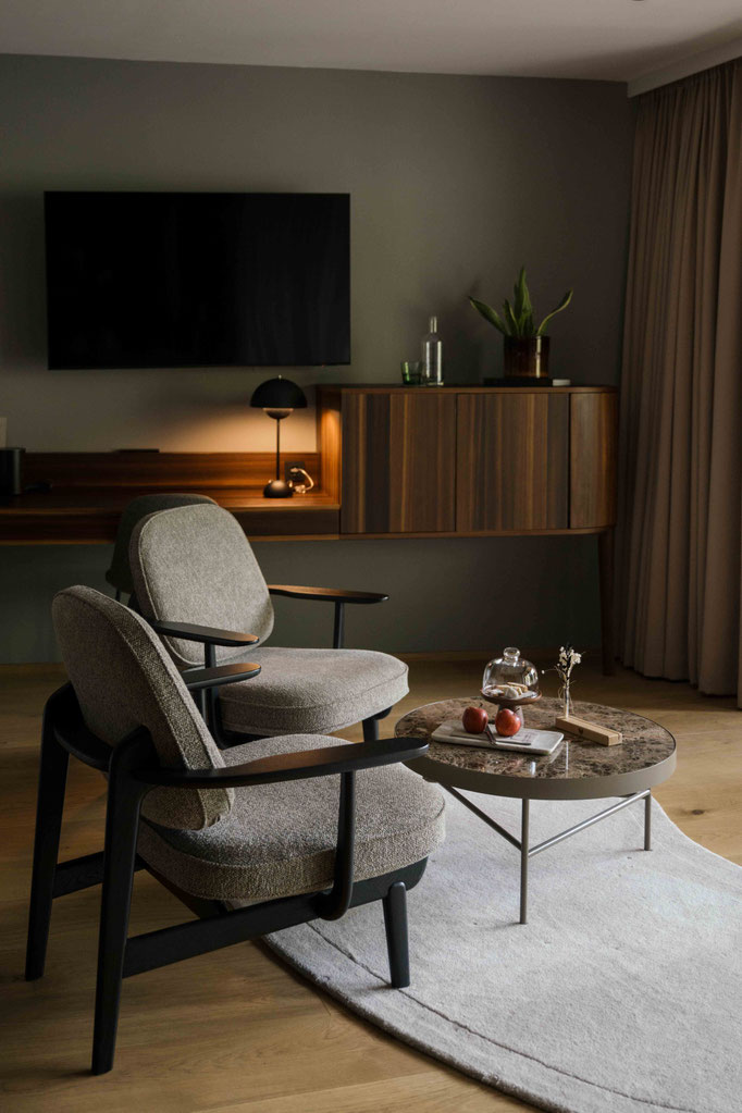 gemütliche Relaxsessel in der Suite - NESSLERHOF in Großarl • 5-Sterne-Wellnesshotel im Salzburger Land