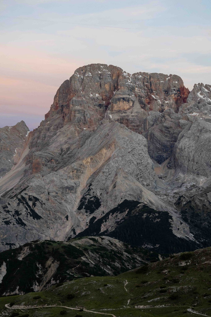 Stunning Dolomite scenery bathed in the soft evening light, with striking rocky peaks and alpine hiking trails – an unforgettable experience of nature in the surroundings of the Boutique Hotel PETRUS in Reischach-Bruneck • South Tyrol.