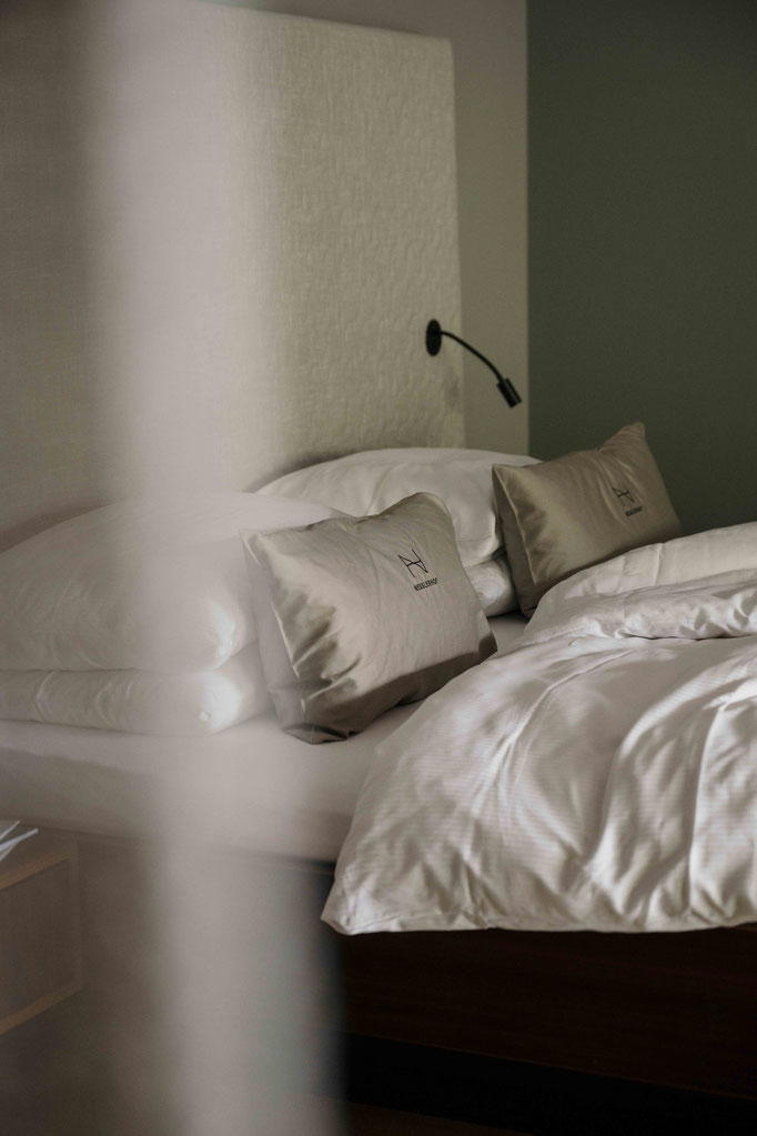 Schlafzimmer, Doppelbett - NESSLERHOF in Großarl • 5-Sterne-Wellnesshotel im Salzburger Land