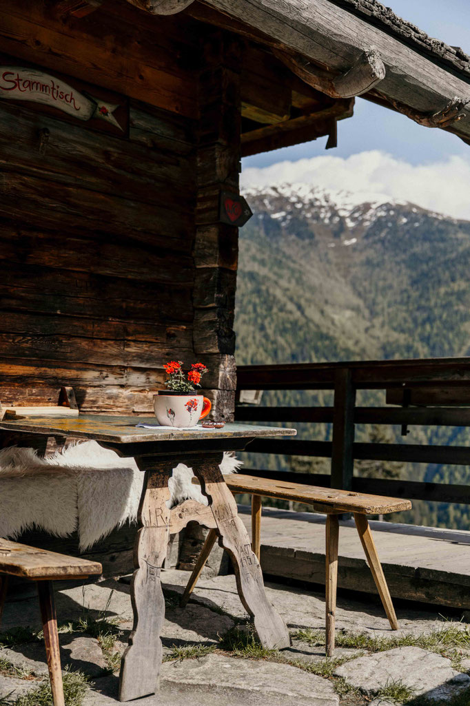 Terrasse mit Aussicht auf die Berge des Antholzertals
