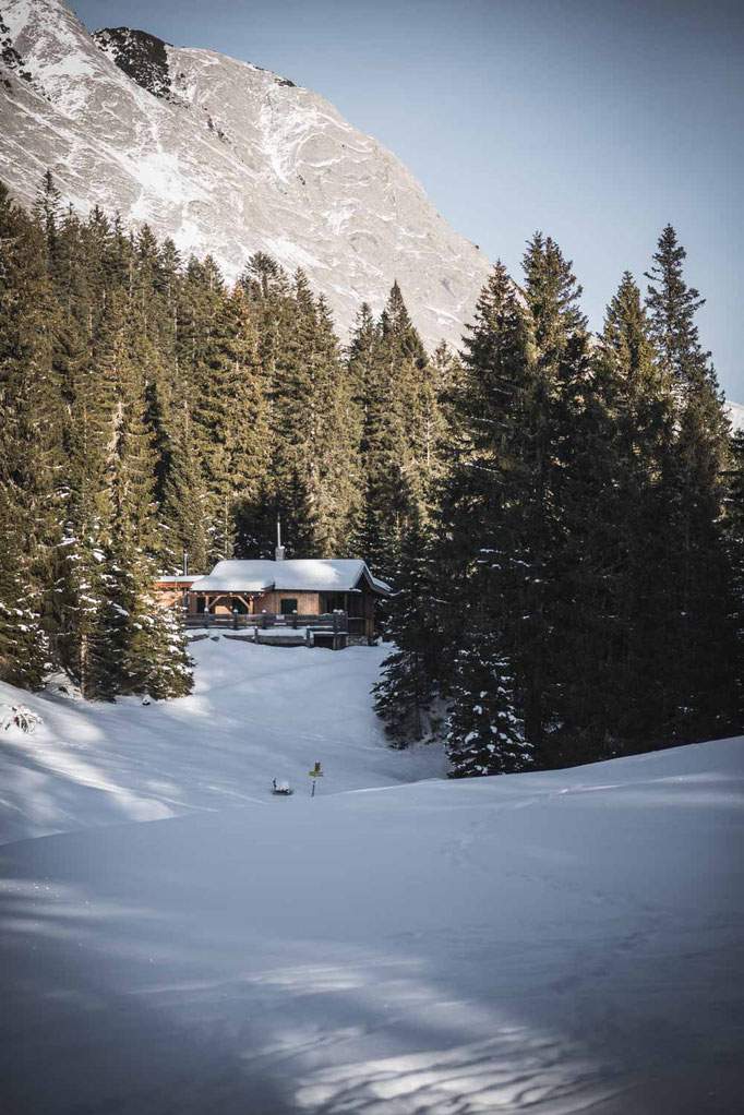 die schönsten Naturrodelbahnen in Tirol: Rodelbahn Hoher Sattel, Leutasch  #rodelbahn #tirol #alpen #karwendel #mountainhideaways